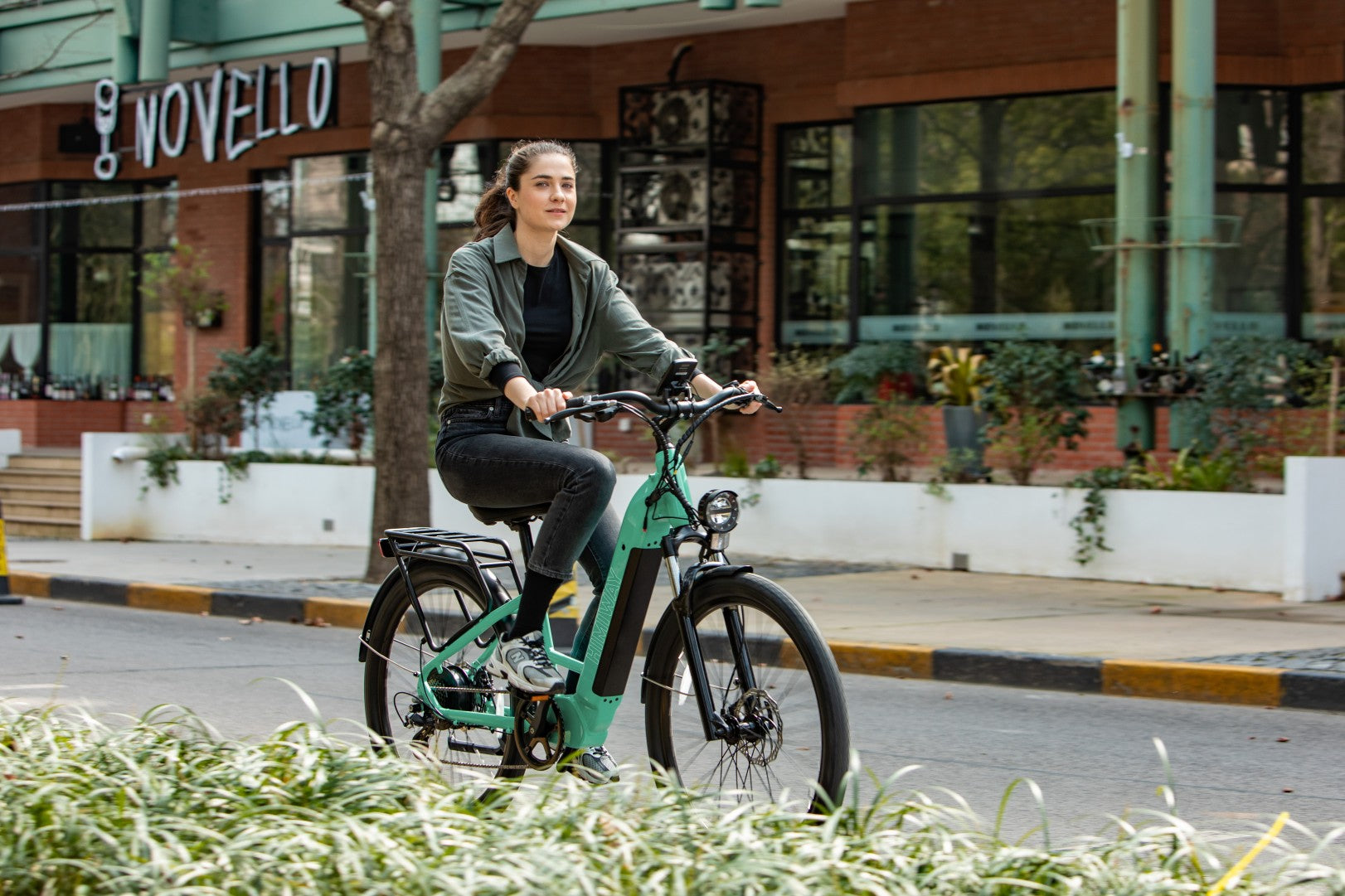 Upgrade Your Daily Ride With the Himiway Rambler Electric City Commuter Bike