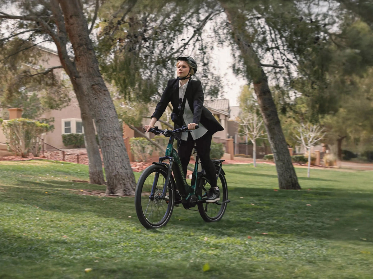 Himiway A7 Pro urban commuter riding