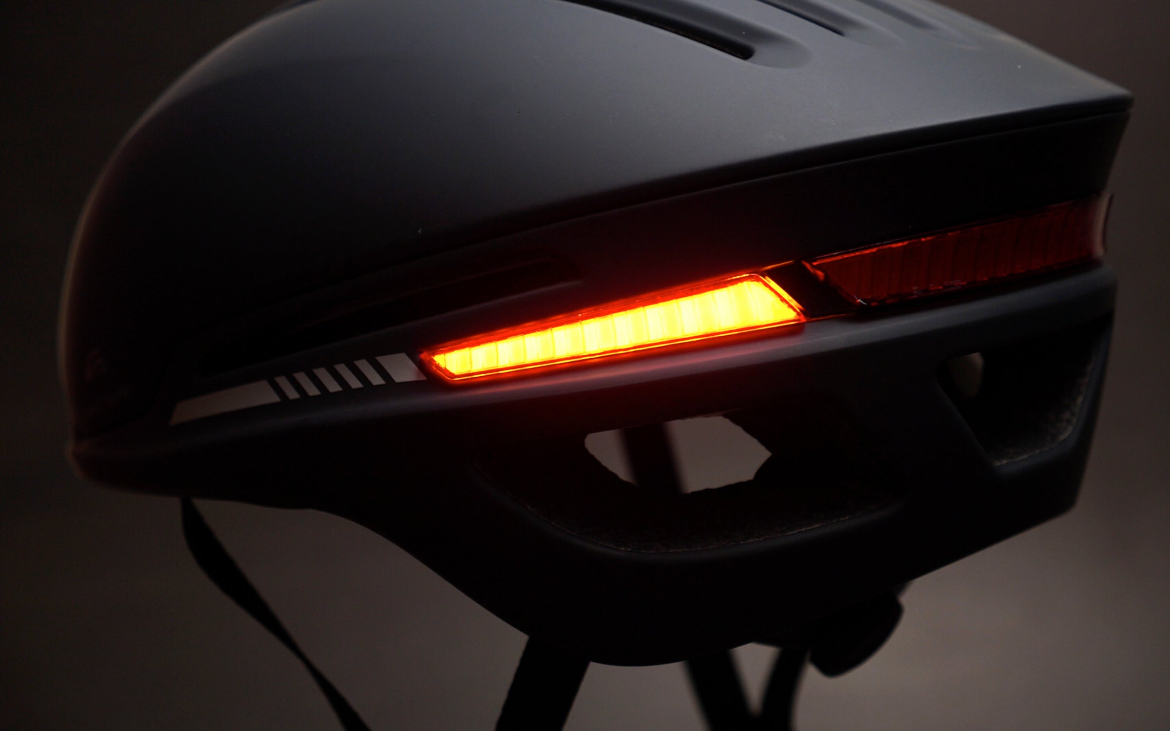 bike smart helmet Beecool with Camera, Smart Cycle Helmet canceling technology minimizes background noise allowing riders to converse naturally without the need to shout Addmotor Smart Cycling Helmet